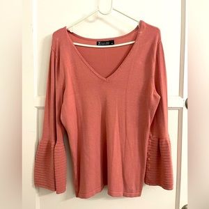 Light New York‎ & Co sweater with bell sleeves v-neck Size S/M